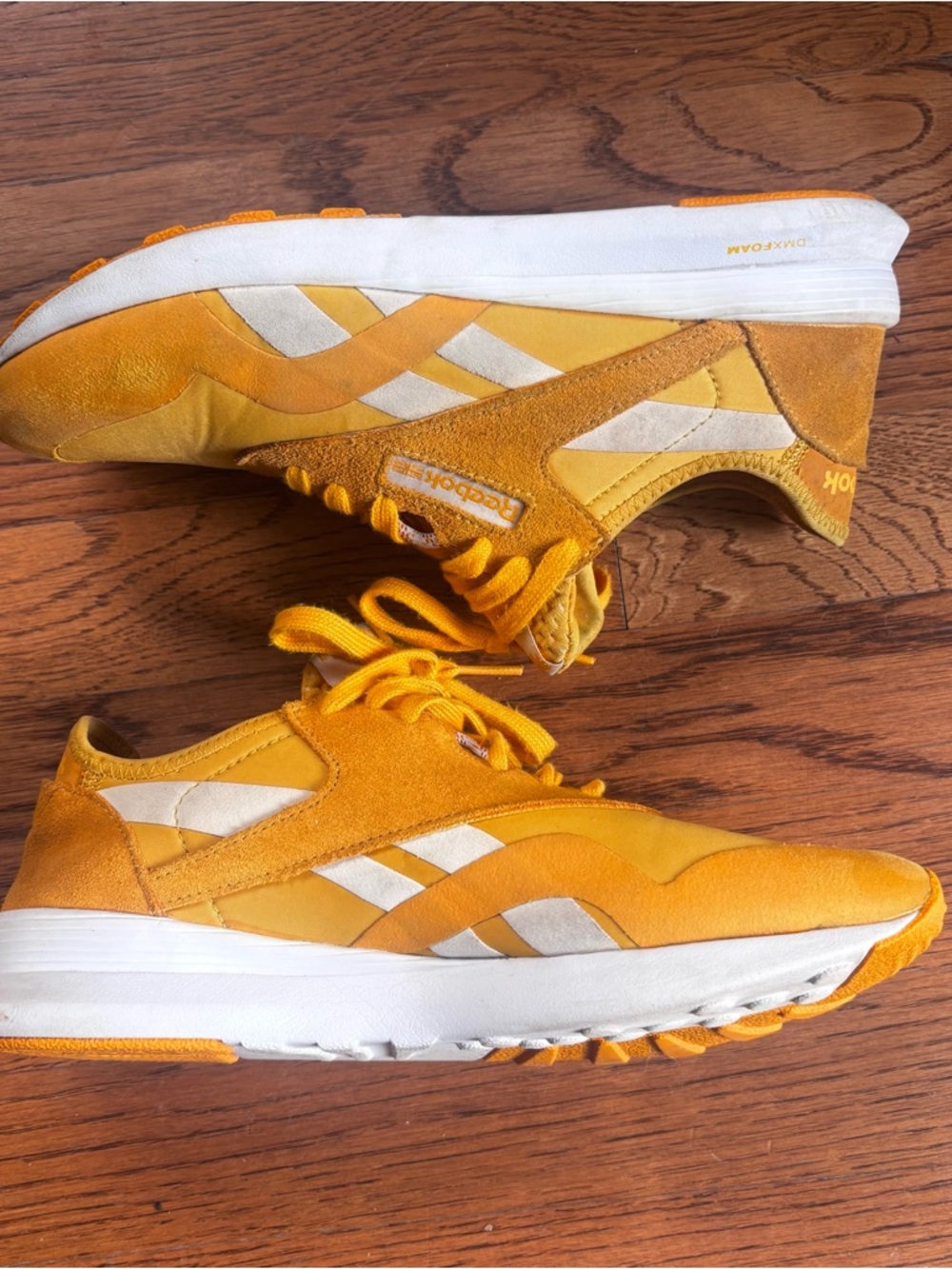 Reebok DMX Foam Sneakers women 8.5 Yellow Gold Running  Casual Lightweight